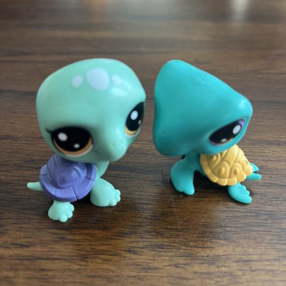 LPS #1-60 Captain Gilturtle #2-112 Bev Gilturtle #2-53 Meg Turtell #2-52 Tim +2 - Picture 7 of 9